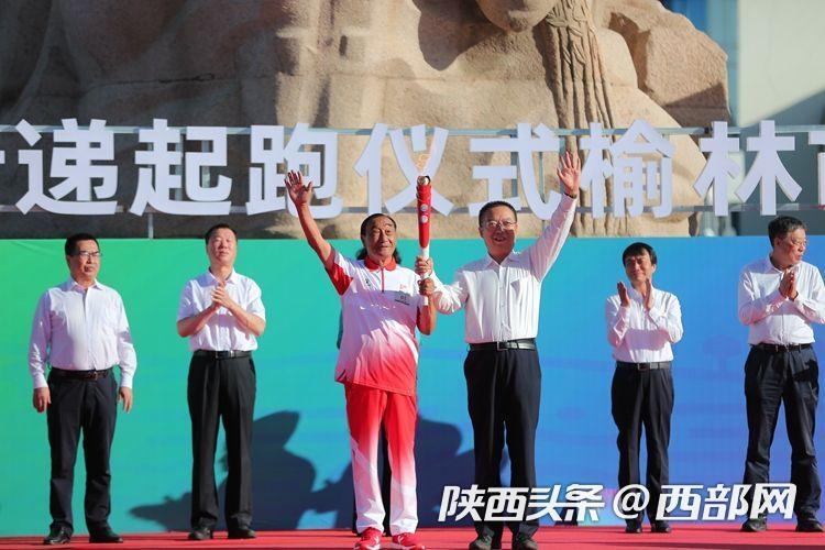 塞上古城開跑！ 十四運(yùn)會(huì)和殘?zhí)貖W會(huì)火炬在榆林傳遞