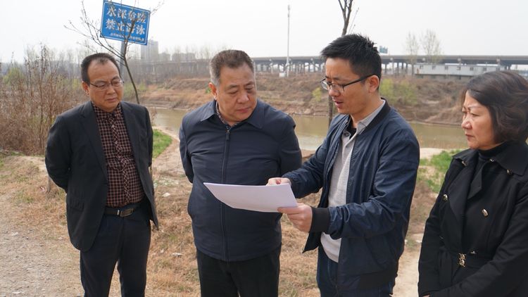 集團(tuán)領(lǐng)導(dǎo)金輝赴涇陽(yáng)產(chǎn)業(yè)基地就產(chǎn)業(yè)結(jié)構(gòu)調(diào)整、重點(diǎn)項(xiàng)目推進(jìn)等進(jìn)行工作調(diào)研